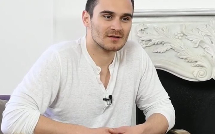 Болгарин Джуліан Костов замінить Мілоша Биковича у серіалі HBO "Білий лотос"