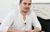 Болгарин Джуліан Костов замінить Мілоша Биковича у серіалі HBO "Білий лотос"