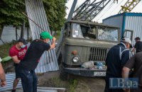 В Киеве на Печерске сломали забор незаконной стройки