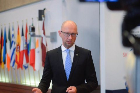 Если кто-то верит, что с РФ можно договориться за счет Украины, он делает серьезную ошибку, - Яценюк о санкциях