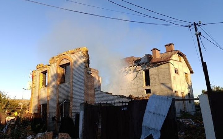 Унаслідок атак на Миколаїв померла 70-річна жінка, росіяни поцілили у торговельний центр та поштовий термінал