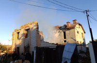 Унаслідок атак на Миколаїв померла 70-річна жінка, росіяни поцілили у торговельний центр та поштовий термінал