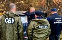 На Буковині викрили схему переміщення чоловіків до країн ЄС за допомоги інспекторки митниці, - ОГ
