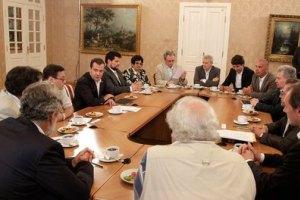 Медведев настаивает: правильно говорить "на" Украине