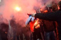 ​Националисты с болгаркой и файерами напали на здание Россотрудничества в Киеве