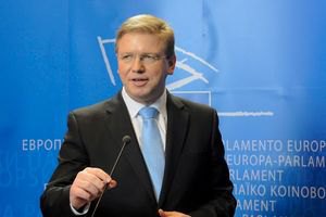 Фюле требует объяснить ситуацию с избиением Тимошенко