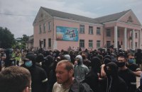 В Ровенской области на встрече с нардепом подрались представители Нацкорпуса и полиция