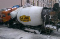 В Киеве застройщики пытались переехать людей бетономешалкой