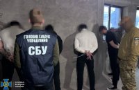 СБУ затримала організовану групу, яка вимагала «данину» у військових та онкохворих