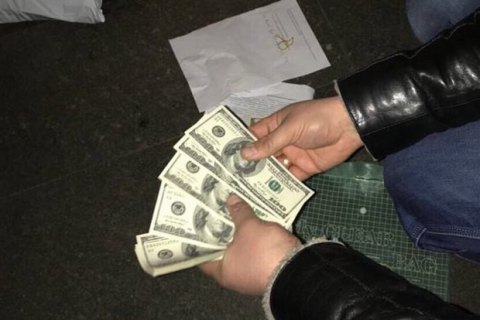 Директор госпредприятия "Киевоблбудинвест" задержан при получении взятки