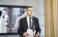 Детский омбудсмен обратился в полицию из-за "романа" 8-летней модели и 13-летнего блогера 