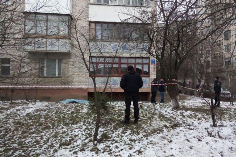 В Луцке из окна седьмого этажа выпали две несовершеннолетние девушки