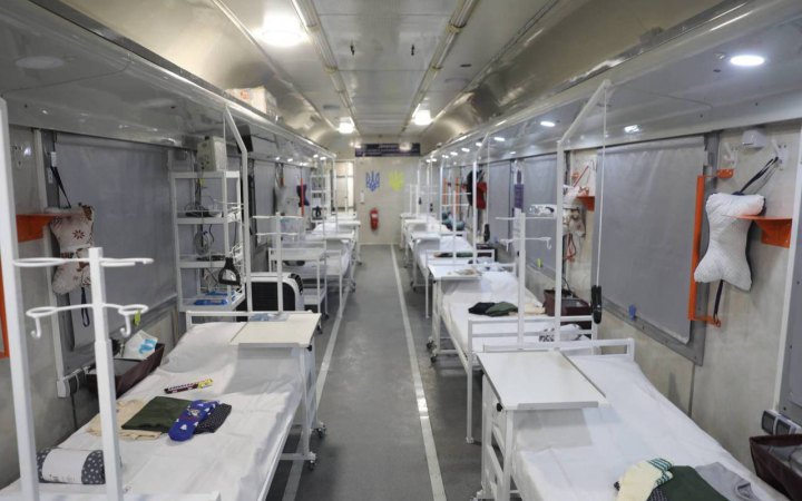 Укрзалізниця випустить в експлуатацію для потреб ЗСУ ще чотири санітарних вагони 