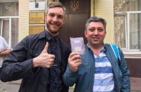 Азербайджанский журналист Гусейнов, которому грозила экстрадиция, выехал из Украины в Нидерланды