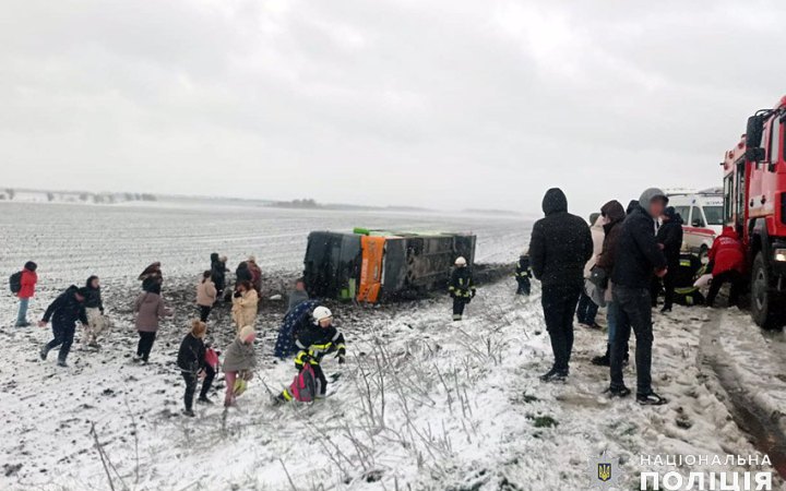 На Хмельниччині перекинувся автобус з пасажирами