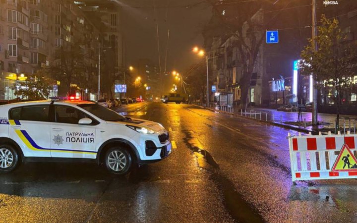 В центрі Києва перекрили рух через прорив трубопроводу