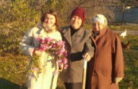 Врачи ПДМГ помогли высадить сад в Станице Луганской