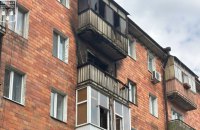 Російський дрон влучив у квартиру п’ятиповерхівки у Сумах, є постраждалі (доповнено)