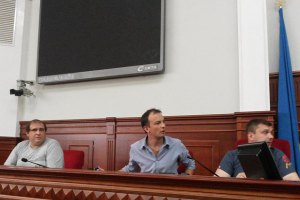 Задержанных в Киевсовете активистов обвиняют в "злостном неповиновении милиции"
