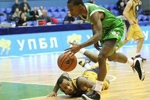 Суперлига: Кобзистый помучил "Будивельник", "Химик" разбил "Днепр"