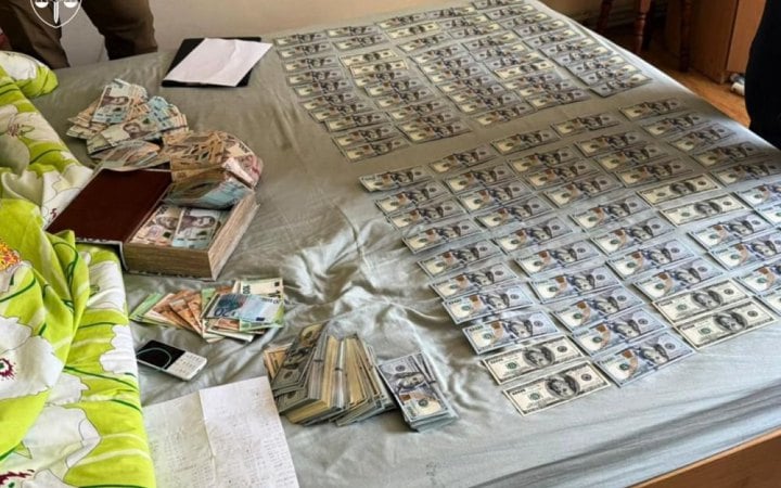 На Київщині лікарів братів-близнюків викрили на схемі незаконного виїзду чоловіків за кордон