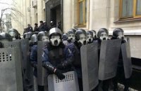 Демонстранты подошли к Администрации и Кабмину, драк с милицией нет
