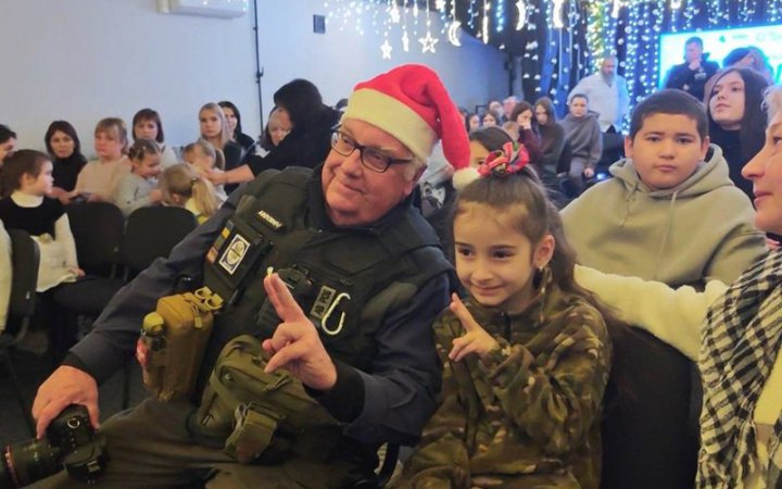 Меценат Говард Баффет відвідав Херсон і побував в одній із підземних лікарень