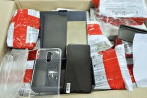 Киевские таможенники задержали еще 162 посылки из Китая на фиктивные имена