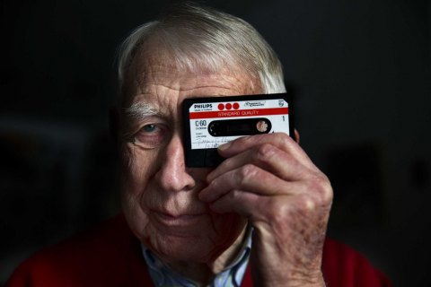 Изобретатель аудиокассеты Лу Оттенс умер в возрасте 94 лет 