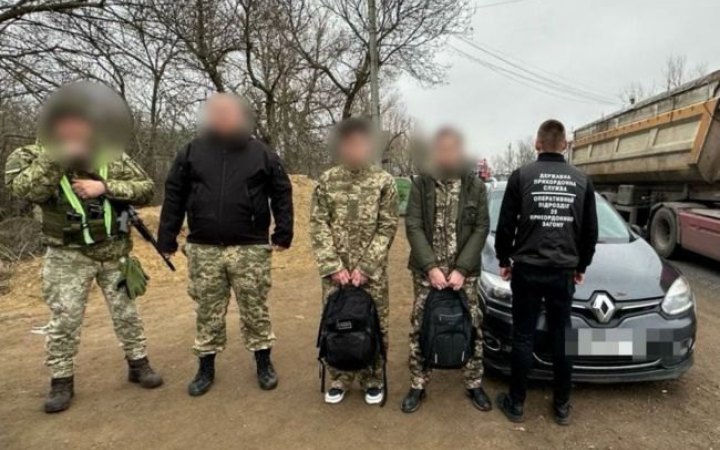 Двоє ухилянтів прикинулися військовими, щоб втекти до Молдови