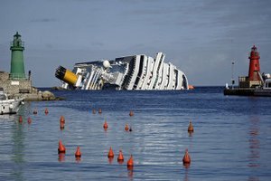 Члены экипажа Costa Concordia требуют миллионных компенсаций