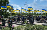 «Неймовірно важко і юридично, і морально». Як сім’ї загиблих добровольців доводять їхню участь у захисті країни