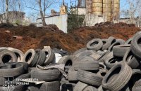 У Києві підприємство без дозволів спалювало автомобільні шини: площа забруднення перевищує 1000 кв.м