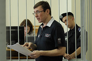 Луценко о суде: "кишка тонка, но танки наши быстры"