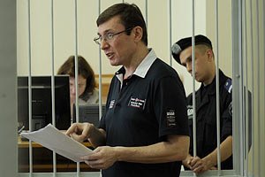 Луценко призывает украинцев быть людьми и голосовать за оппозицию