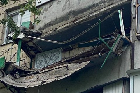 Киевлянин пытался вырастить клубнику и обрушил балкон 