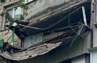 Киевлянин пытался вырастить клубнику и обрушил балкон 