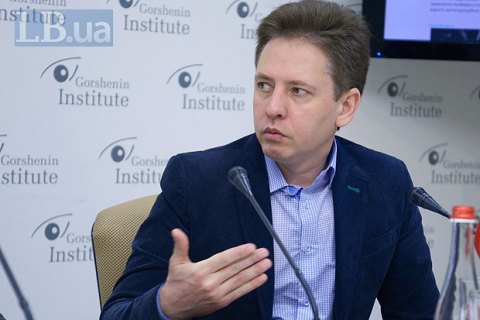 В Украине все еще действует политический принцип отбора в Конституционный Суд, - специалист