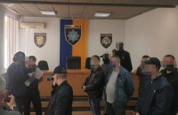 Восьмерых полицейских будут судить за то, что они заставляли людей совершать преступления, чтобы потом их раскрывать