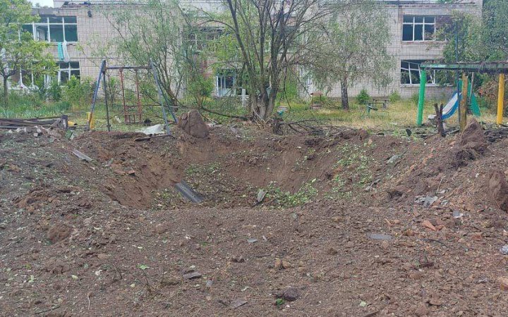 Росіяни вдарили керованими авіабомбами по селищу Козацькому на Херсонщині