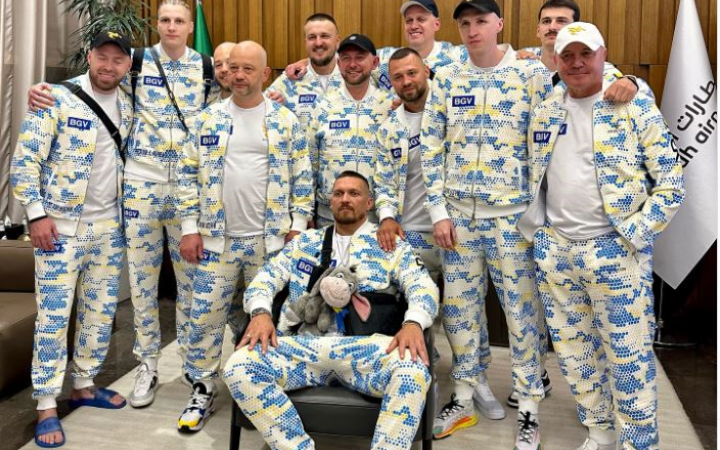 Олександр Усик прибув до Саудівської Аравії на бій з Ф'юрі