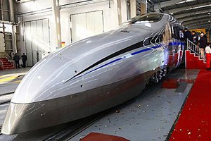 Китай начал тестировать сверхскоростной поезд