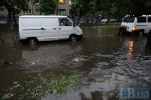 Сильный дождь практически парализовал Николаев