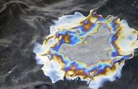 На Днепре в Киеве обнаружили масляное пятно