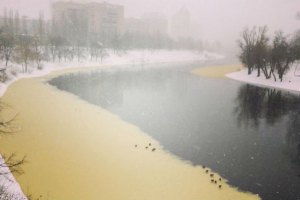 В "Киевводоканале" ничего не увидели странного в пожелтении Днепра