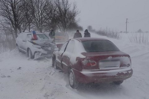 На Вінниччині сталося ДТП за участю службового авто поліції та легковика