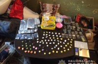 У Миколаєві накрили "закладників", які ховали наркотики в горіхах