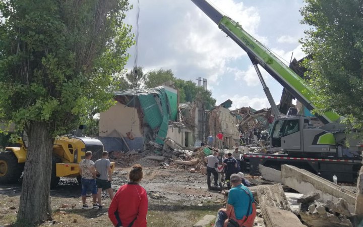 Бійці ДСНС знайшли ще двох загиблих внаслідок обстрілу росіянами Чугуєва