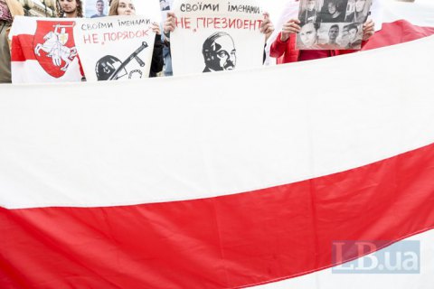 У Білорусі понад 100 людей затримали через коментарі щодо вбивства айтішника, - правозахисники