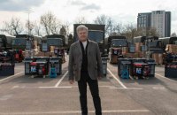 Порошенко підготував для ЗСУ 10 мобільних ремонтних майстерень